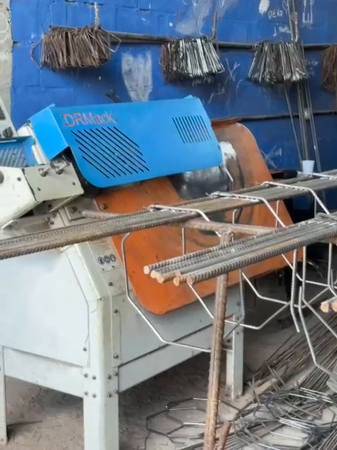 Máquina de produção de estribos